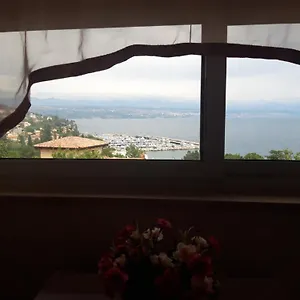 Apartman Salyna, Icici